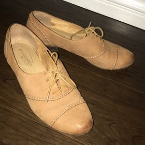 Naturalizer Tan Oxfords 7.5 - great condition